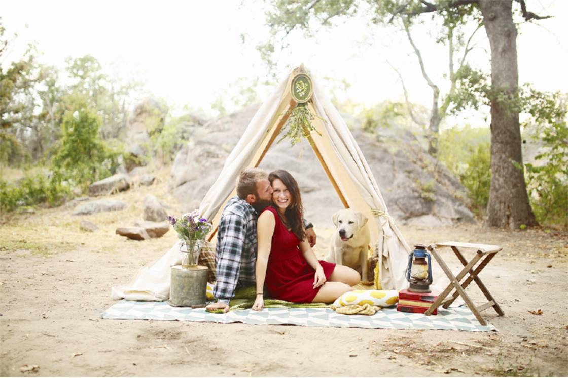 Weekend in Ischia, couple in tent